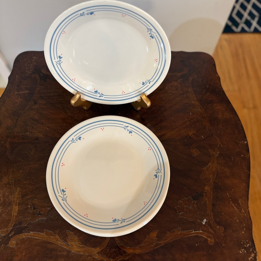 Set of 8 Corelle Bread/ Salad Plates in Country Violets